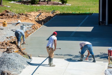 Specialized team for Des Moines concrete driveways in WA near 98148