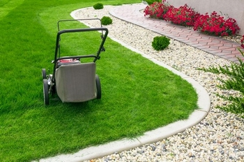 Reliable Normandy Park lawn maintenance in WA near 98166