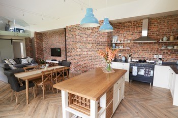 Black Diamond exposed brick wall by experts in WA near 98010