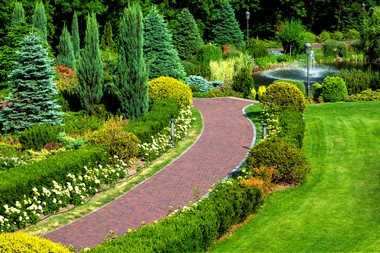 Des Moines hardscape design team in WA near 98148