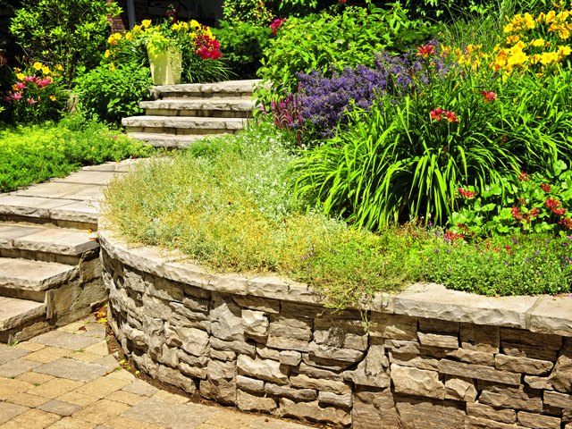 Redi-Rock-Retaining-Wall-Covington-WA