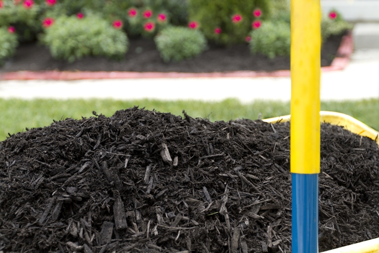 Garden-Mulch-Lake-Washington-WA